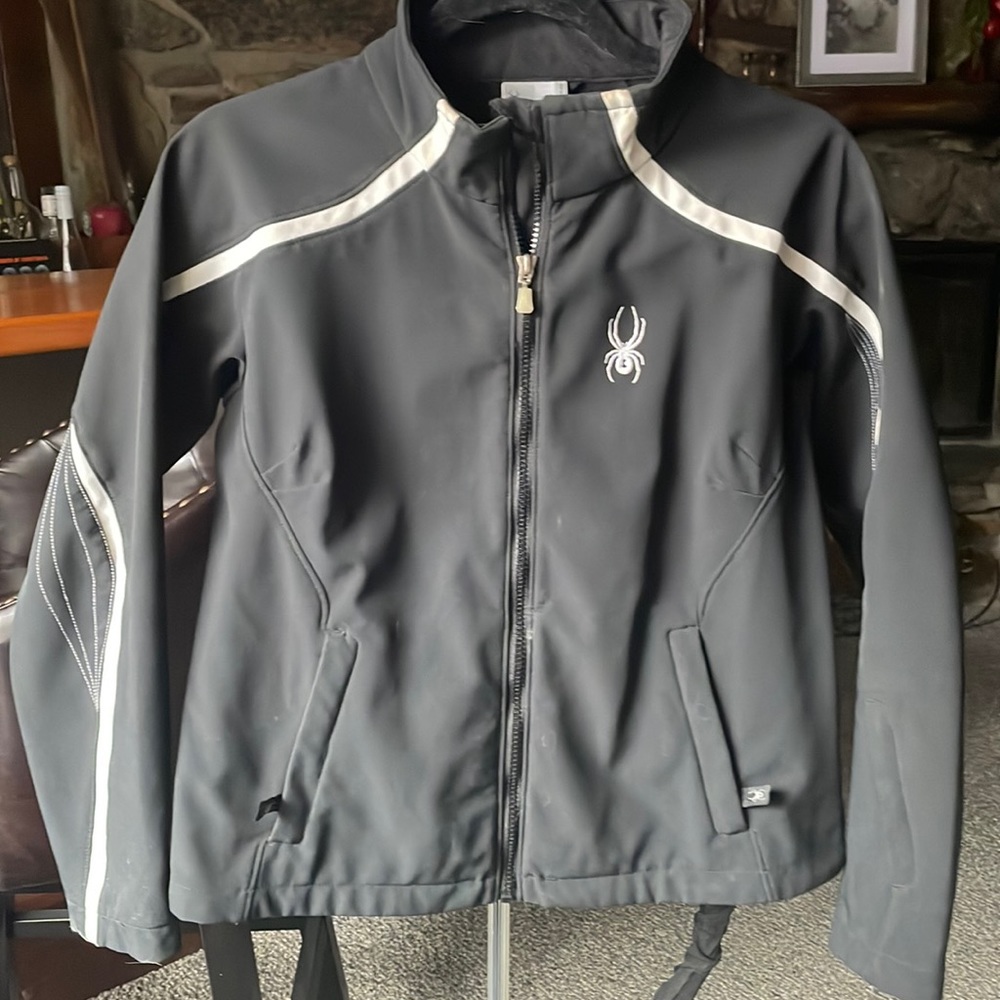 Light ski jacket in black with side pockets..white stripe detailing on the arms
